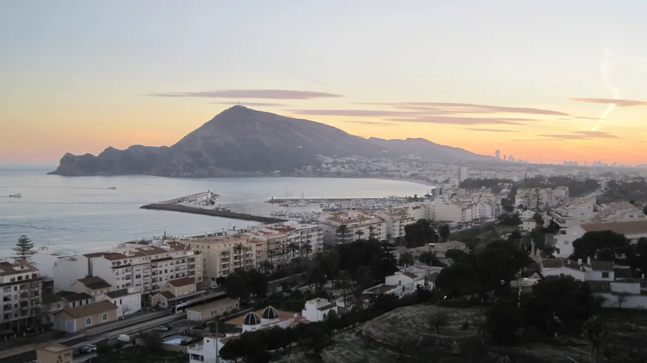 Vista panorámica de El Albir con la Sierra Helada al fondo — cerrajero urgente 24 horas en L'Alfàs del Pi